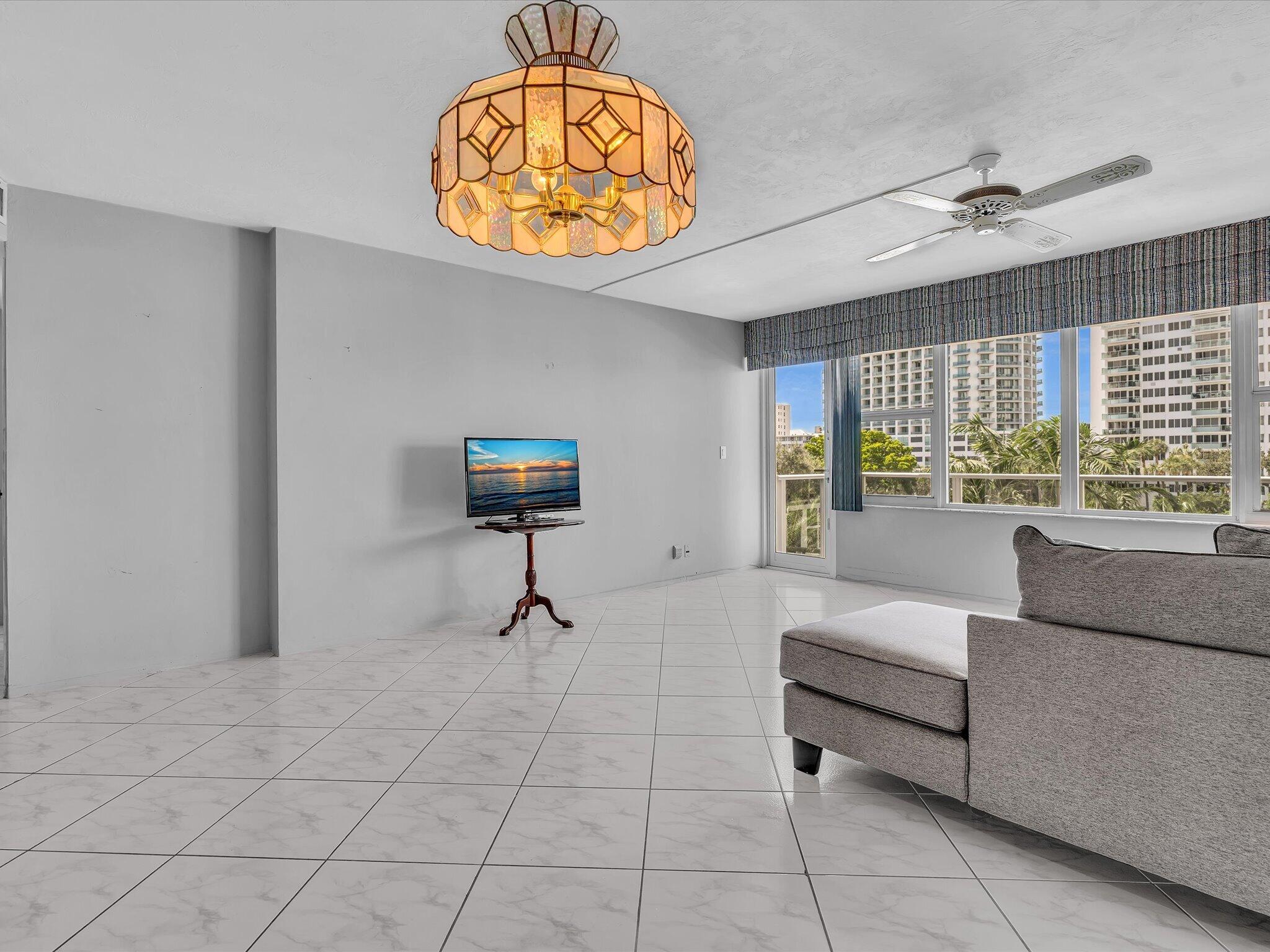 3333 NE 34TH Street 418