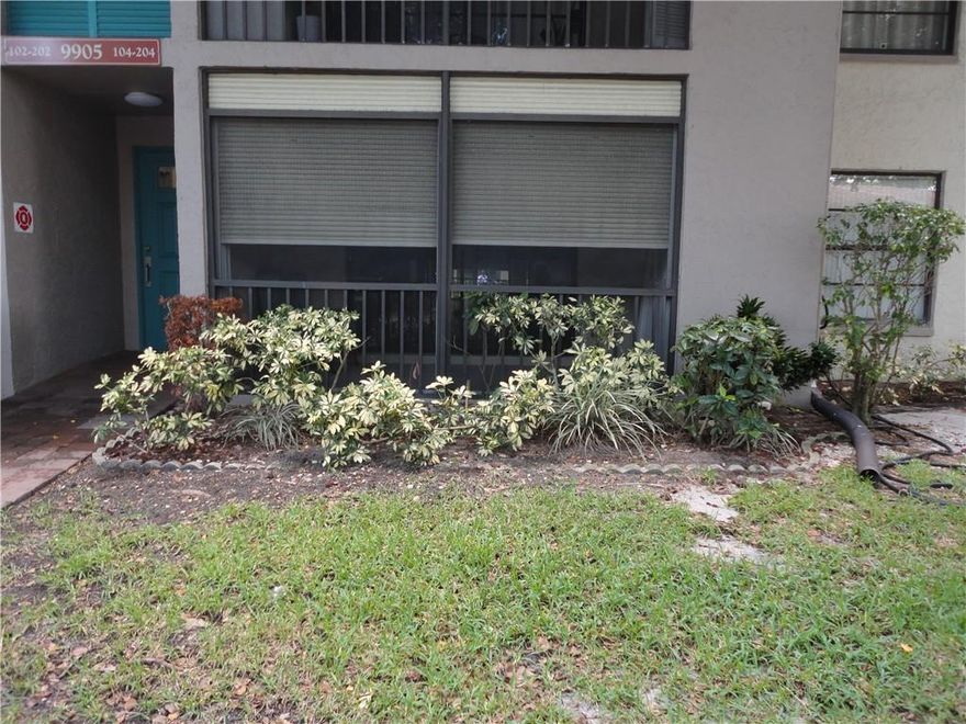 2 BED 2 BATH LOCATED IN THE GATED COMMUNITY OF BENT TREE GARDENS THAT WELCOMES ALL AGES. SPACE FOR  FULL SIZE WASHER AND DRYER, WALK IN CLOSET IN MASTER BEDROOM, RENOVATED KITCHEN, NEW CARPET IN BOTH BEDROOMS, MAINTANIED COMMUNITY CLOSE TO SHOPPES , RESTAURANTS, SCHOOLS AND HIGHWAYS. COMMUNITY CLUBHOUSE, BARBEQUE AREA AND POOL.  EASY TO SHOW CALL L A