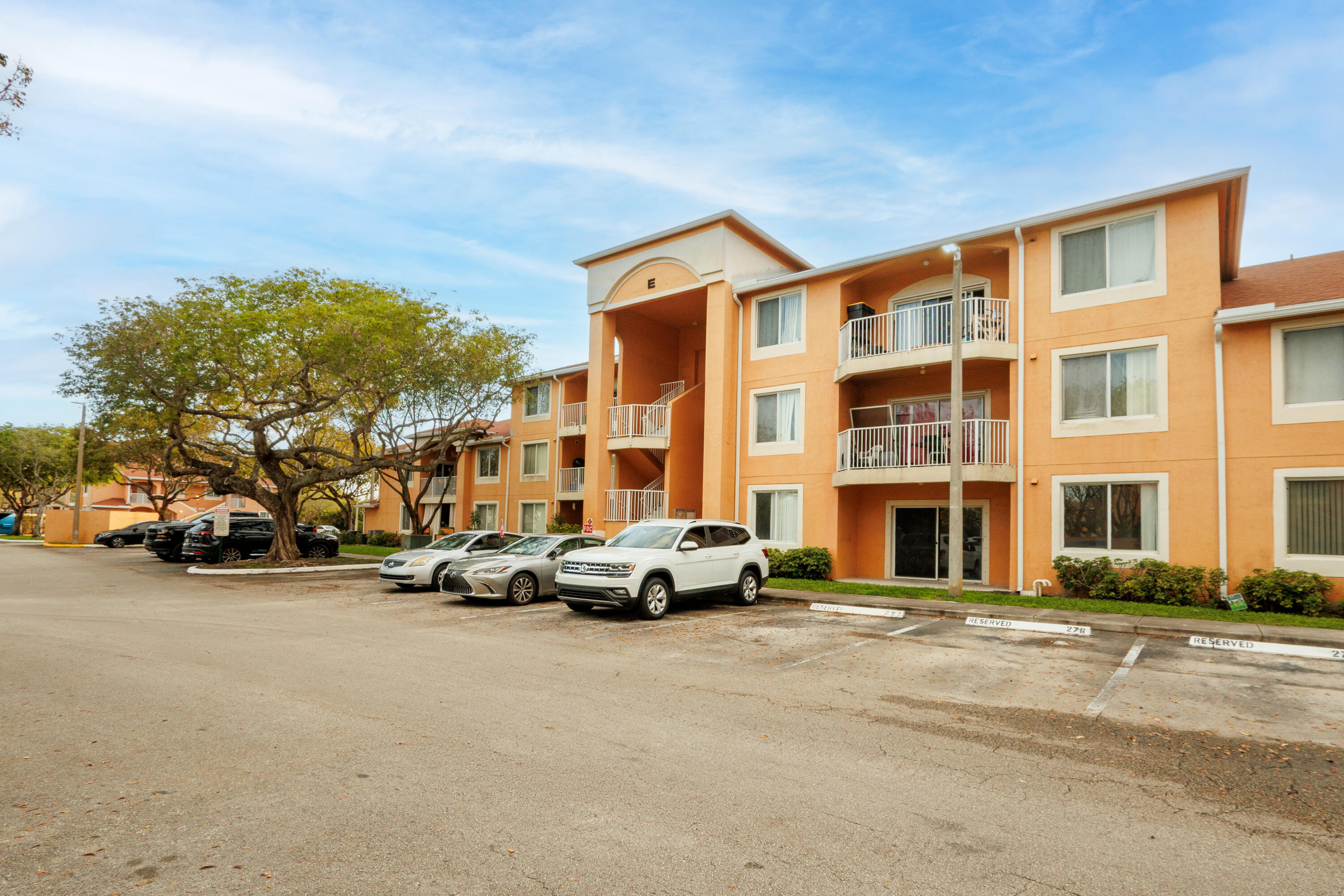 COURTYARDS AT DAVIE CONDO - Residential