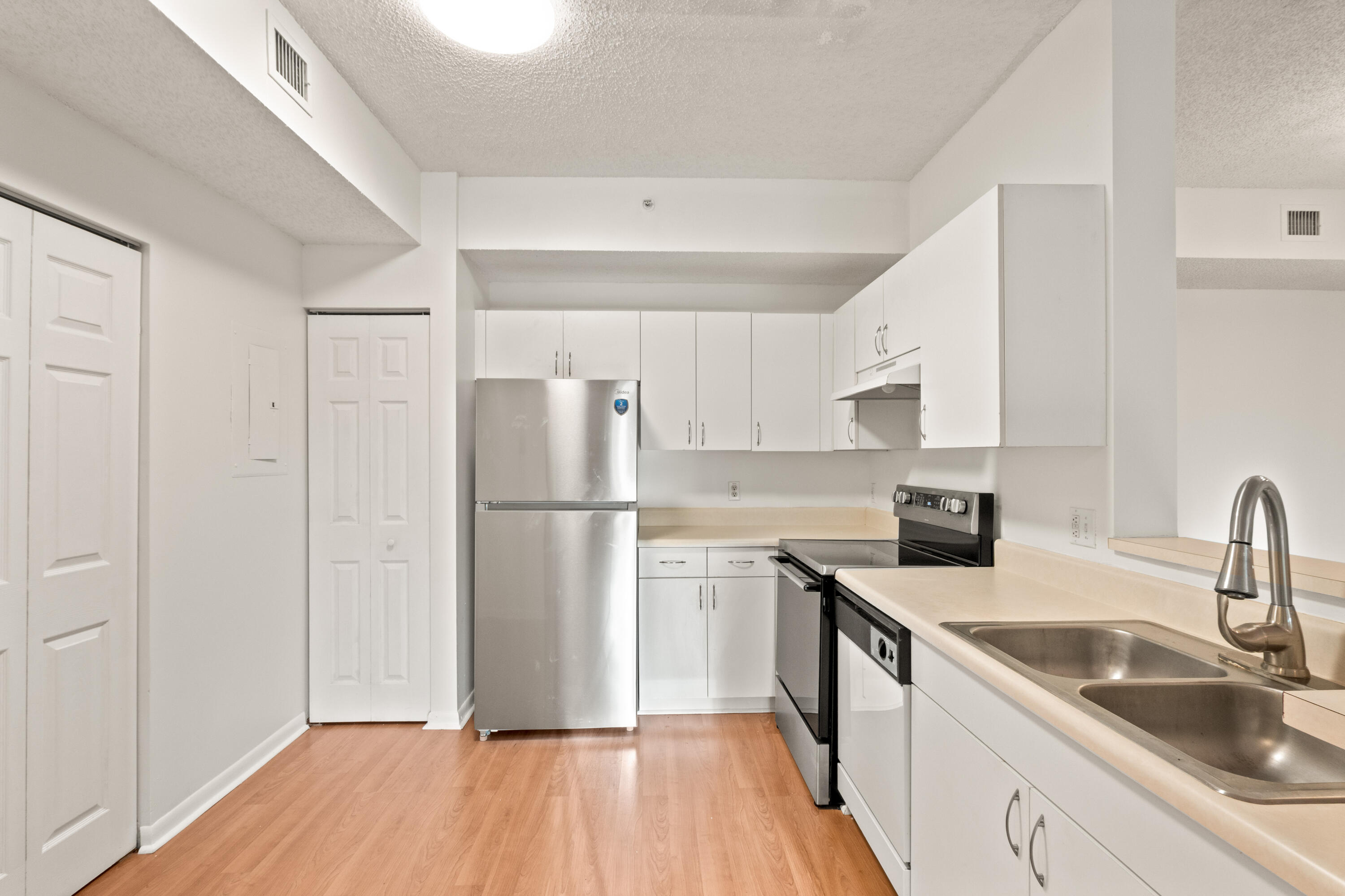 COURTYARDS AT DAVIE CONDO - Residential