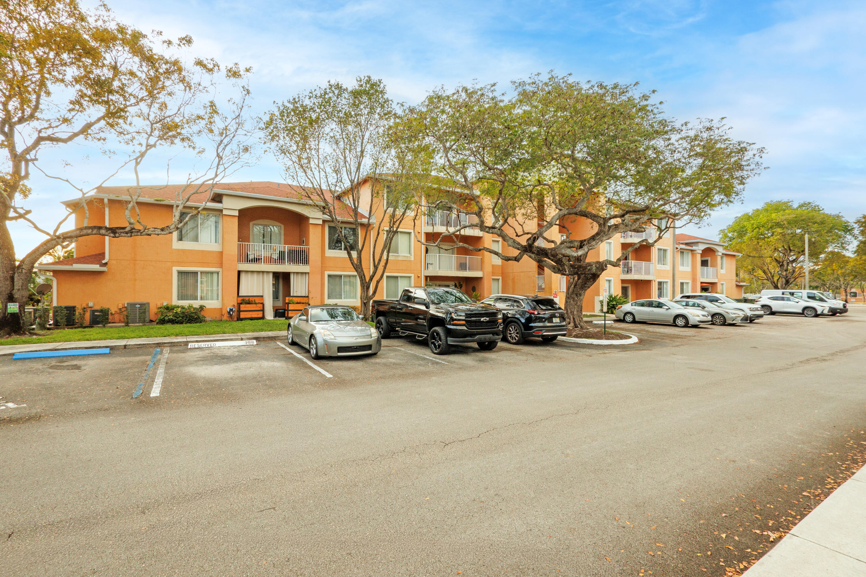 COURTYARDS AT DAVIE CONDO - Residential