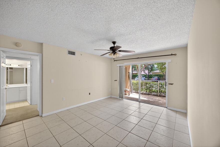 Corner unit, first floor unit, location, location, walking distance to beautiful and modern Promenade Mall, easy access to main highways, I75, The Turnpike, and I95, in the heart of beautiful Coconut Creek, 5 minutes and right in the middle of Parkland, Coral Springs, Boca Raton and Deerfield Beach,
