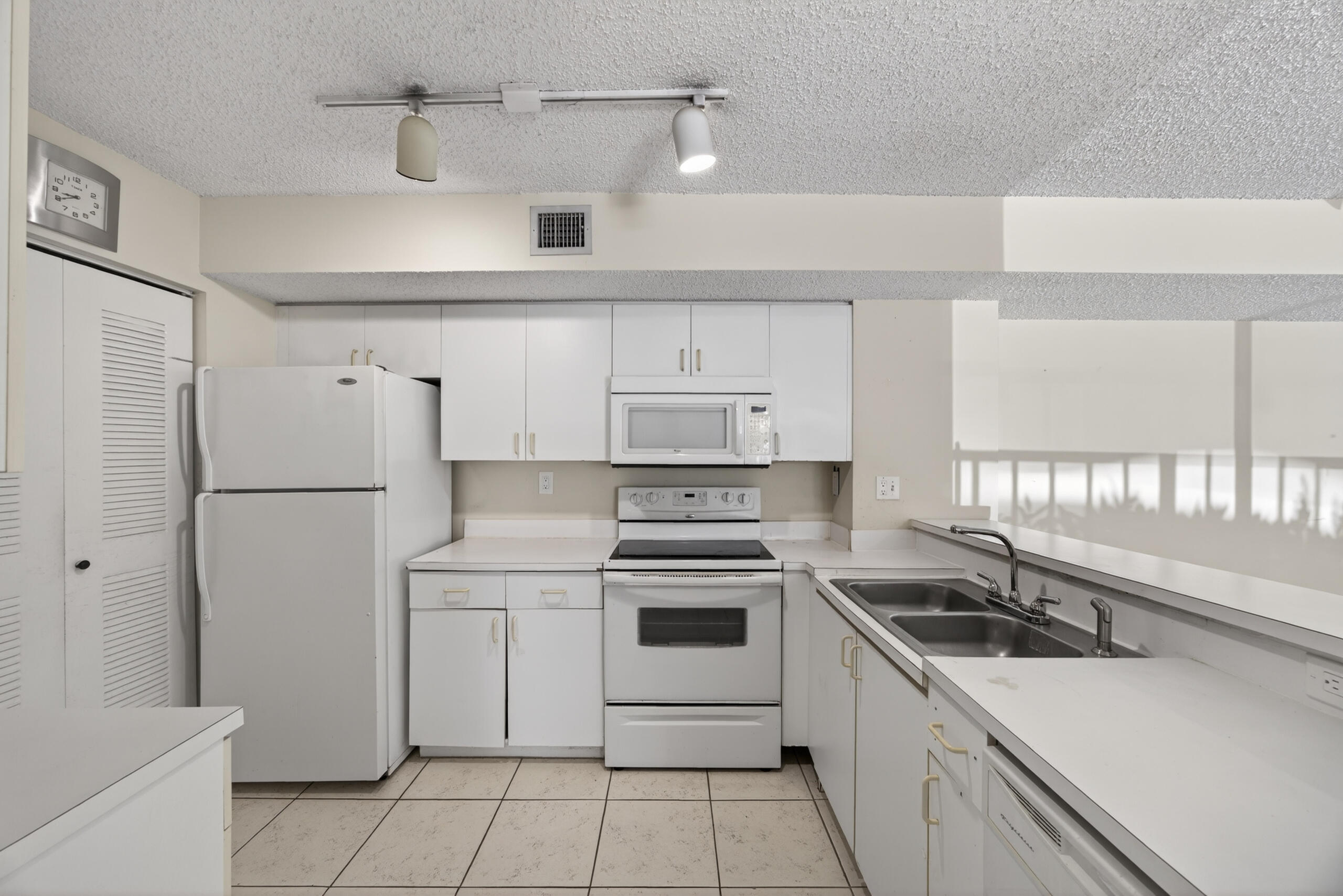 RIVIERA PALMS CONDO - Residential