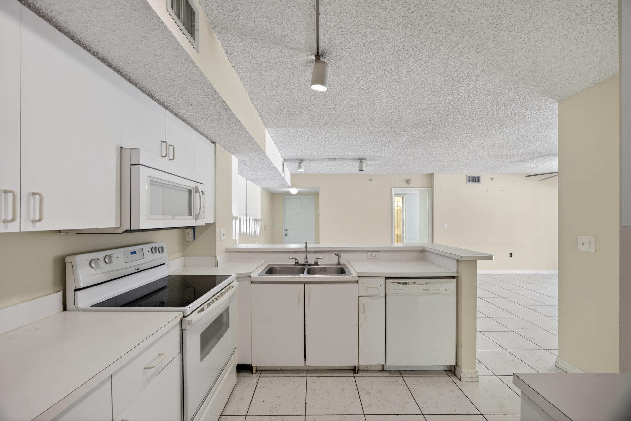 RIVIERA PALMS CONDO - Residential