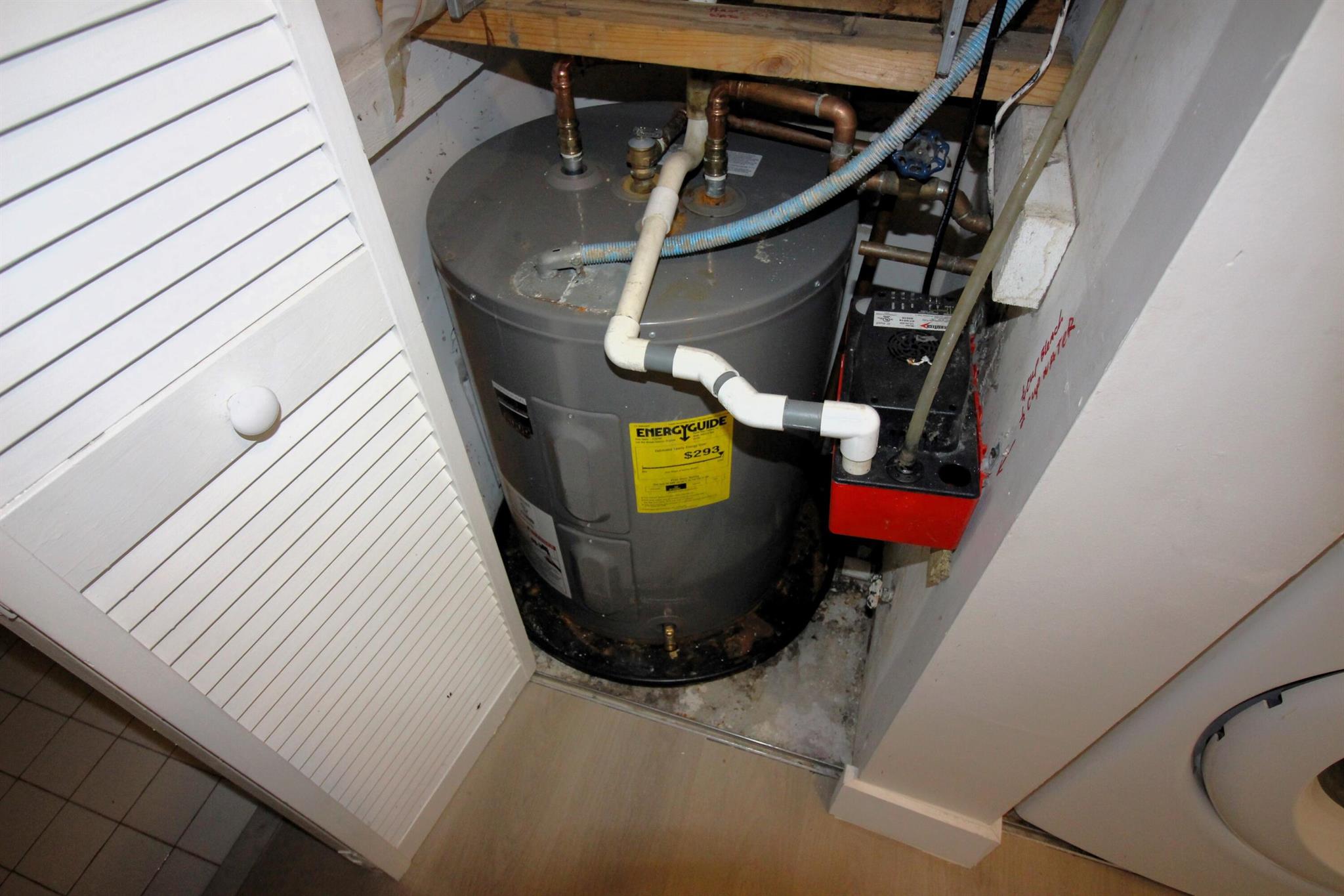 LAKE WINDWOOD CONDO - Residential