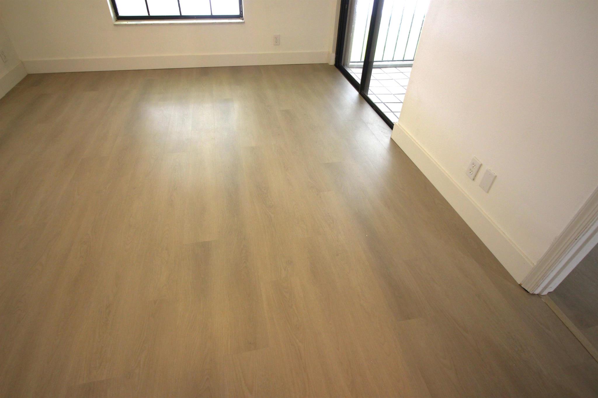 LAKE WINDWOOD CONDO - Residential