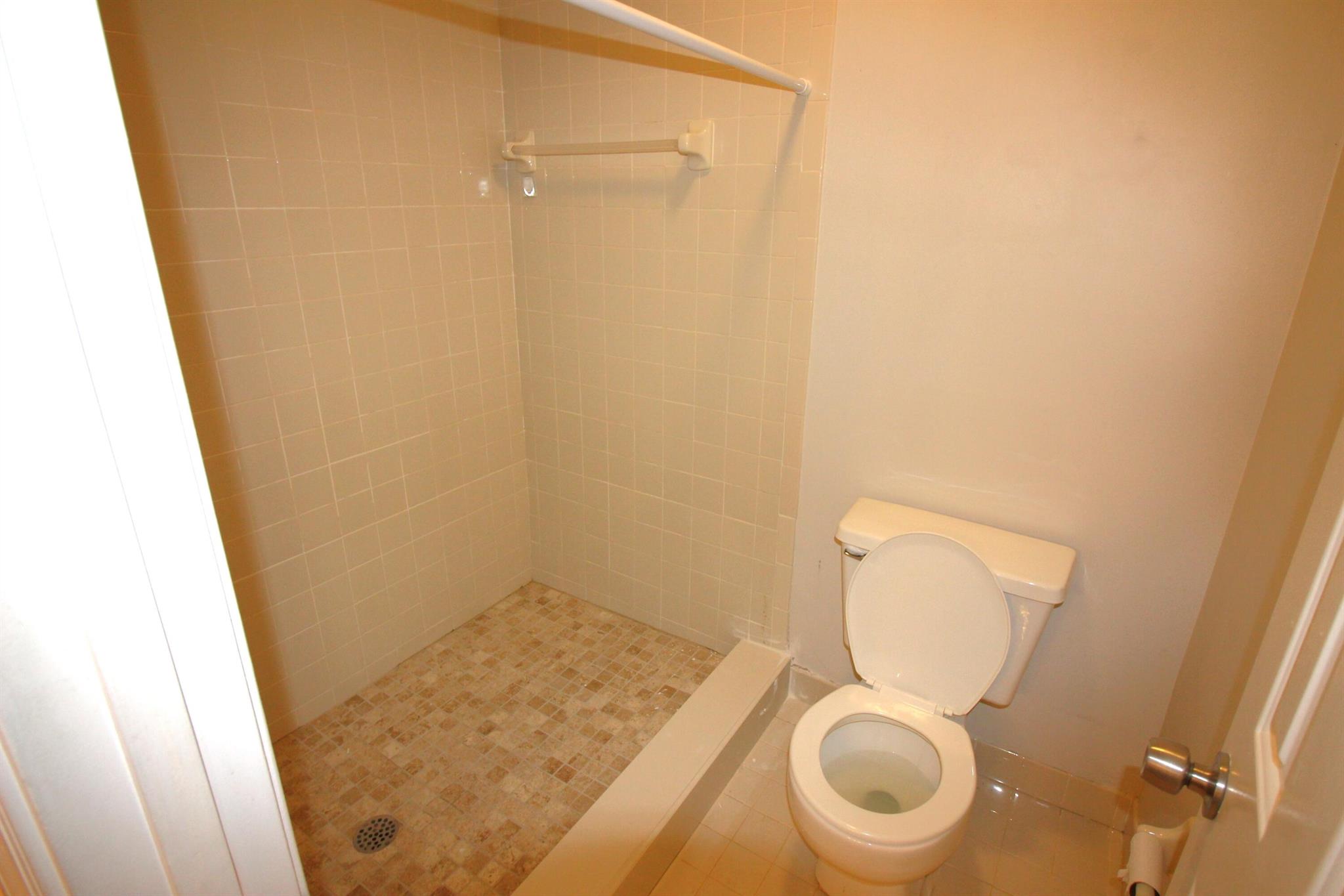 LAKE WINDWOOD CONDO - Residential