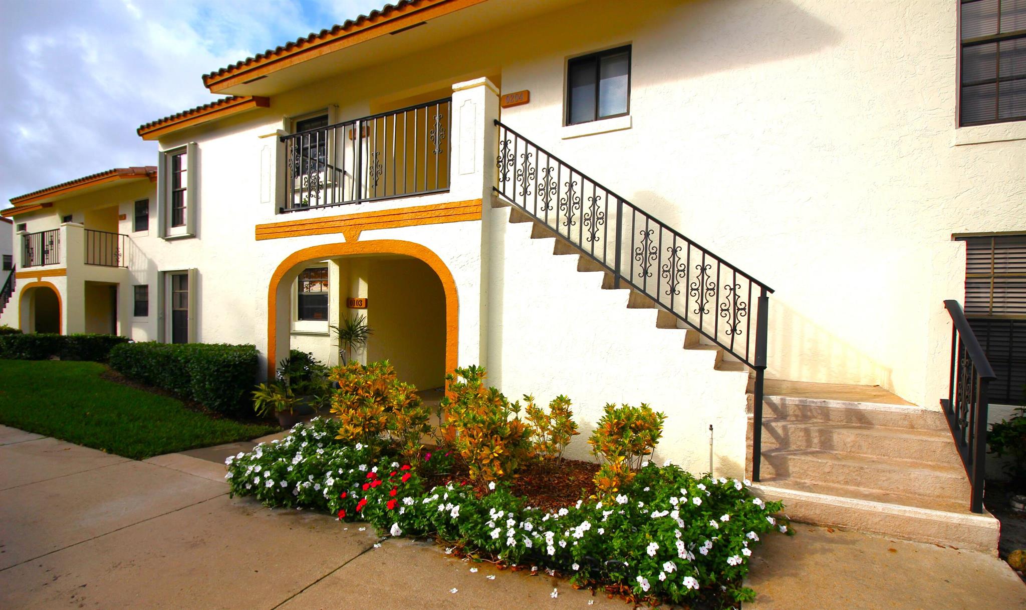 LAKE WINDWOOD CONDO - Residential