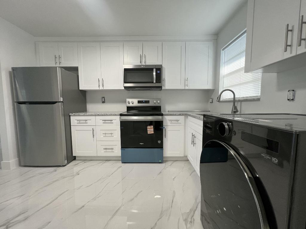 APPLEGREEN CONDO APTS 2 - Residential Lease