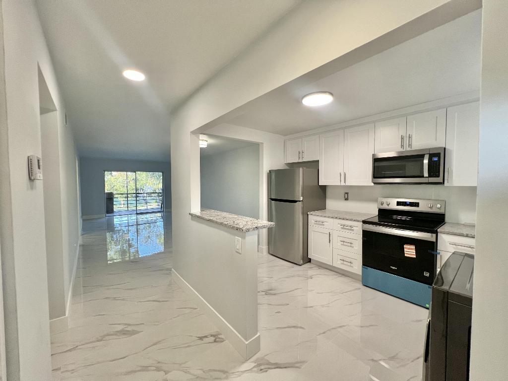 APPLEGREEN CONDO APTS 2 - Residential Lease