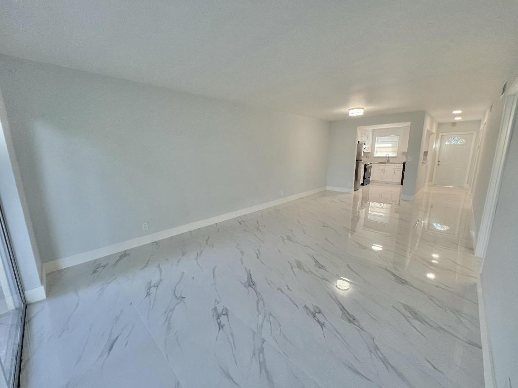 APPLEGREEN CONDO APTS 2 - Residential Lease