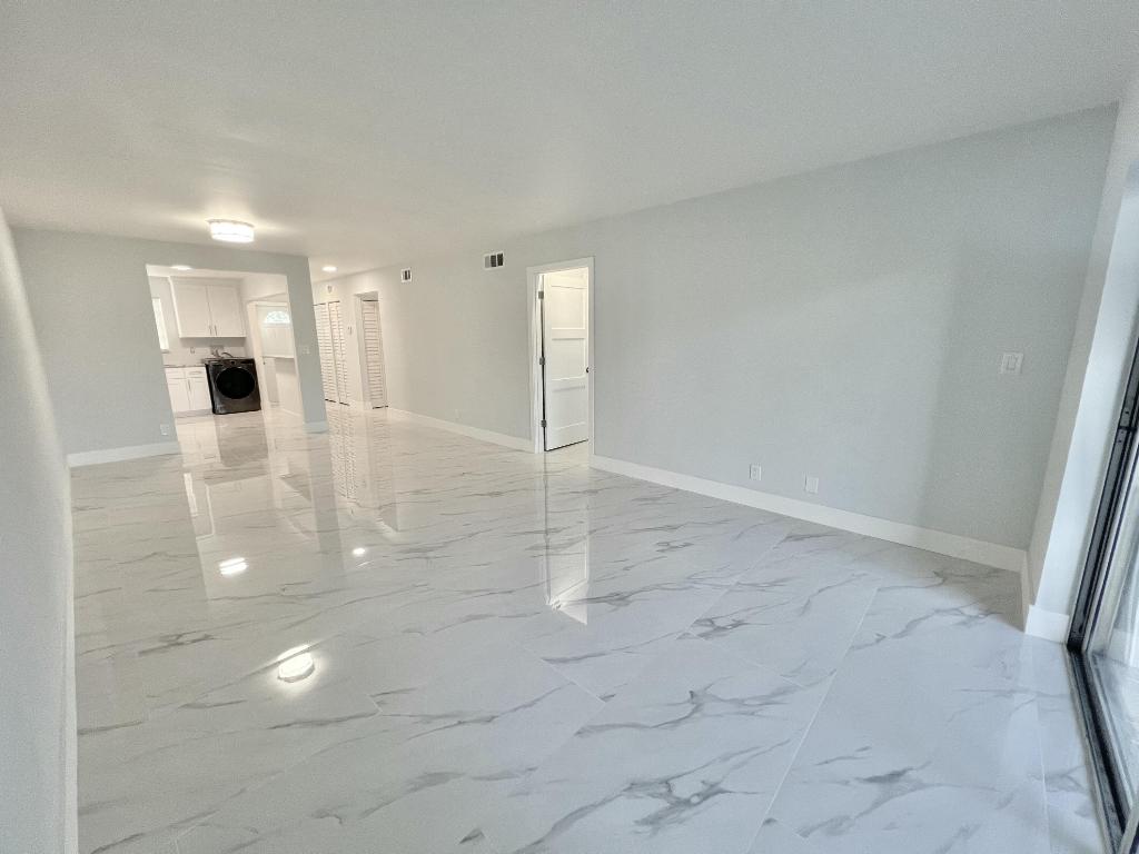 APPLEGREEN CONDO APTS 2 - Residential Lease