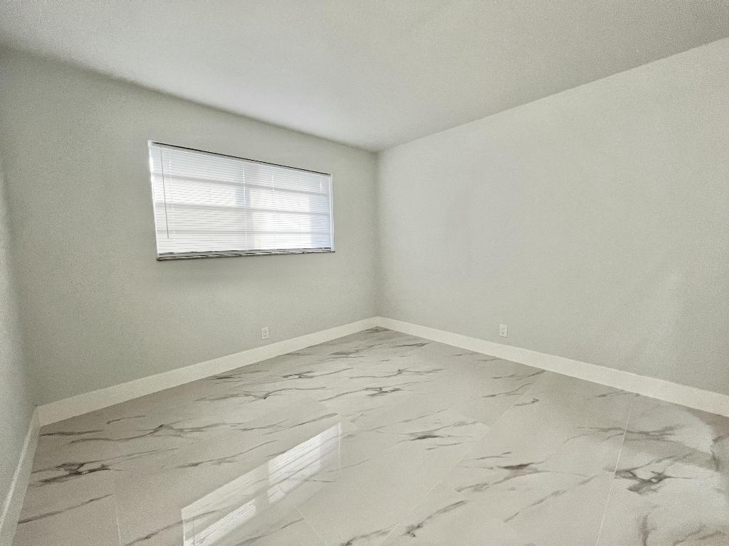 APPLEGREEN CONDO APTS 2 - Residential Lease