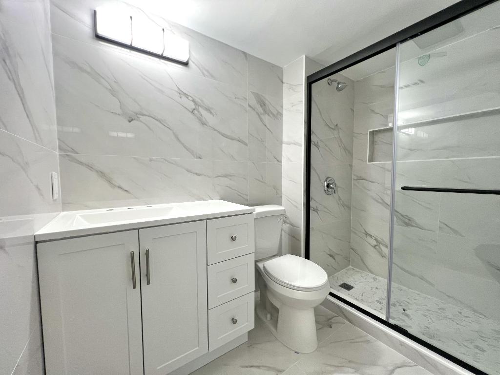 APPLEGREEN CONDO APTS 2 - Residential Lease