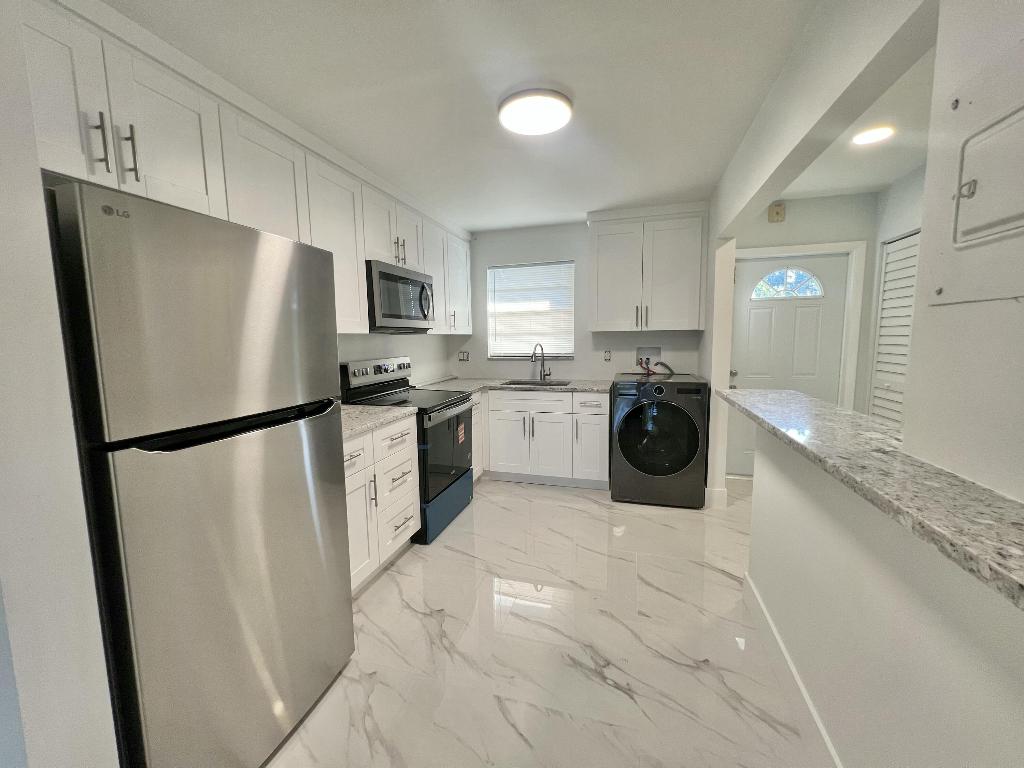 APPLEGREEN CONDO APTS 2 - Residential Lease