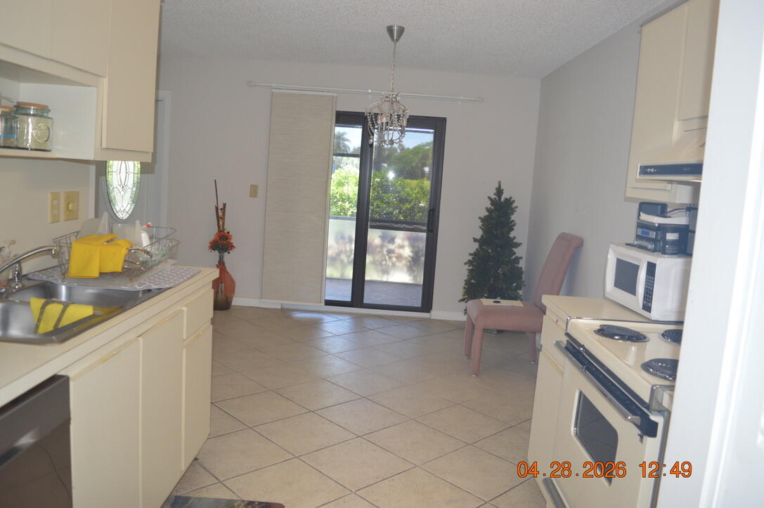 DELRAY VILLAS 3 - Residential