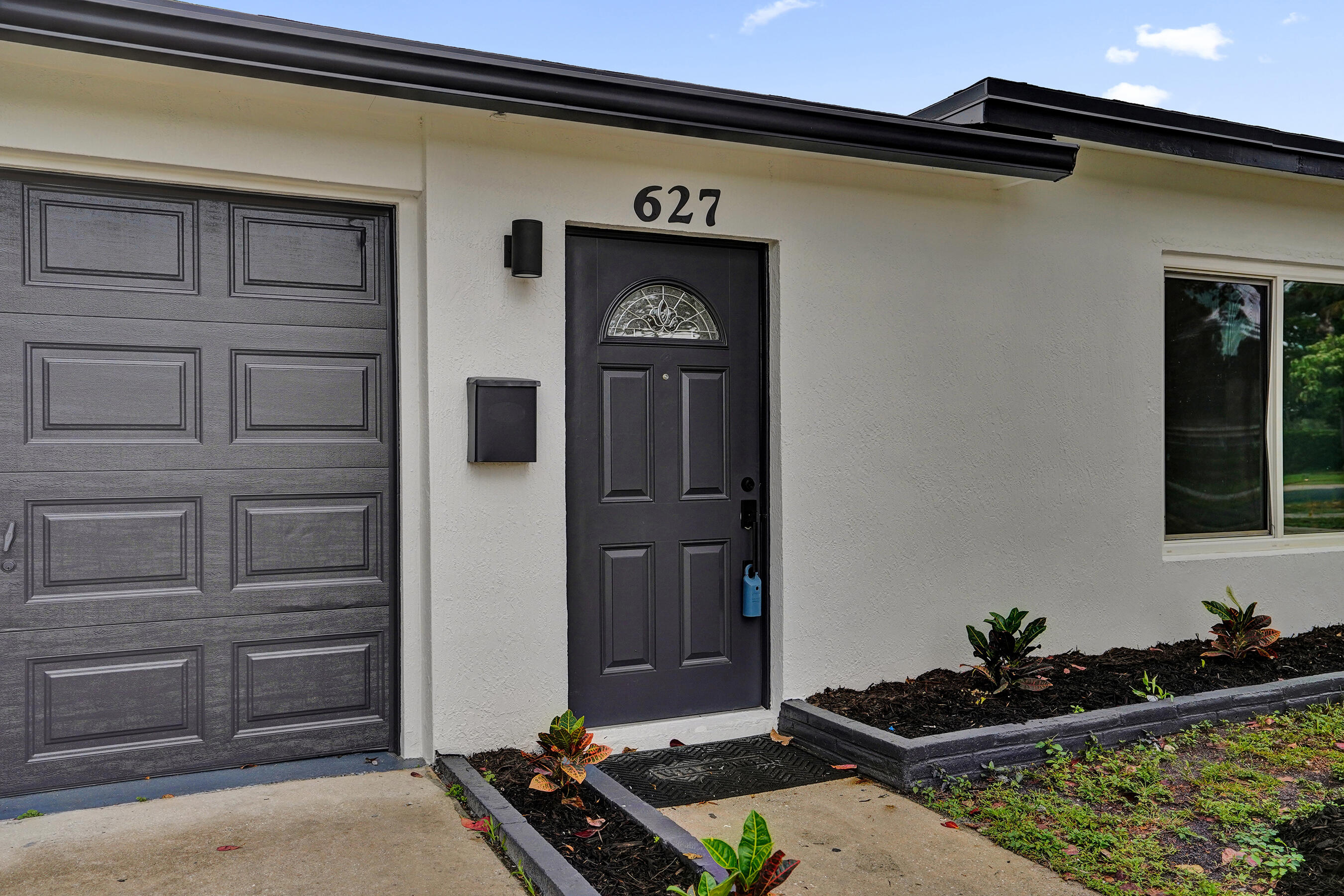 627 W Ilex Drive