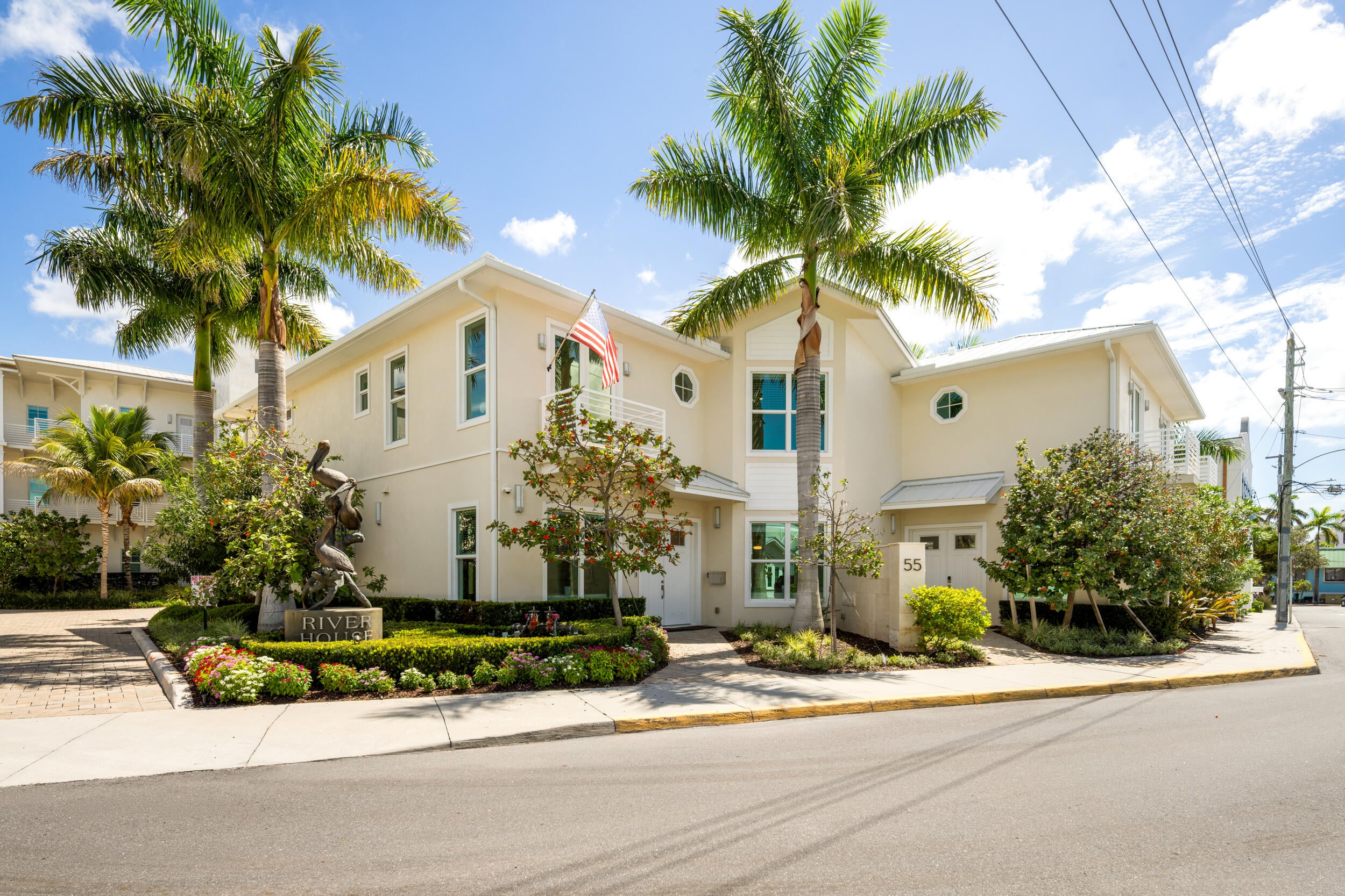 55 SE Seminole Street A