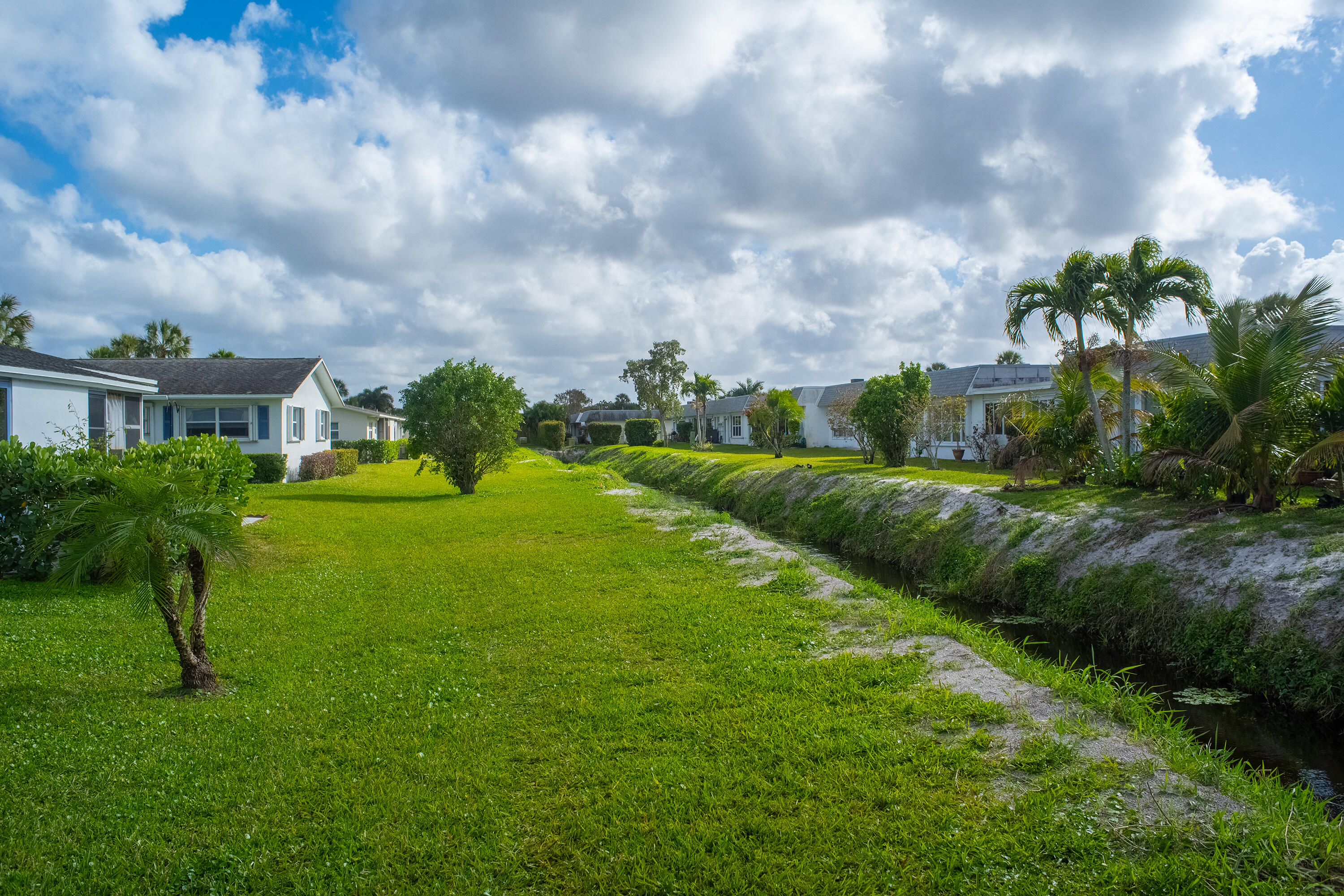 CRESTHAVEN VILLAS CONDO 34 - Residential