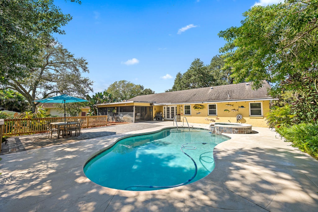 Photo of 15606 87th Trail N, Palm Beach Gardens, FL 33418 (MLS # B26088108)