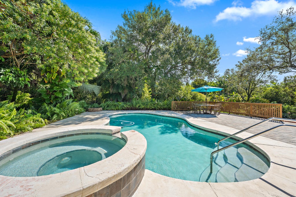 Photo of 15606 87th Trail N, Palm Beach Gardens, FL 33418 (MLS # B26088108)