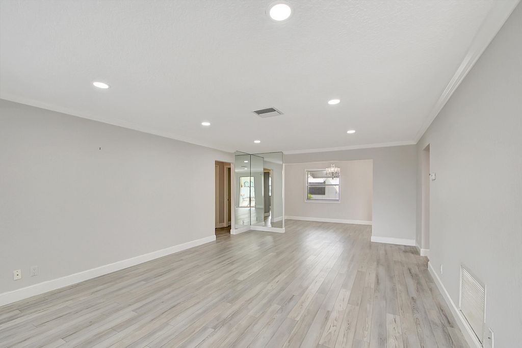 Photo of 505 SW 18th Street, Boynton Beach, FL 33426 (MLS # R10960921)