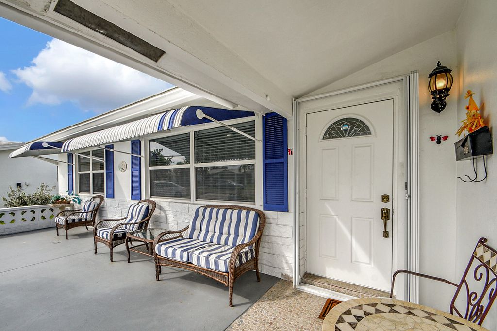 Photo of 505 SW 18th Street, Boynton Beach, FL 33426 (MLS # R10960921)