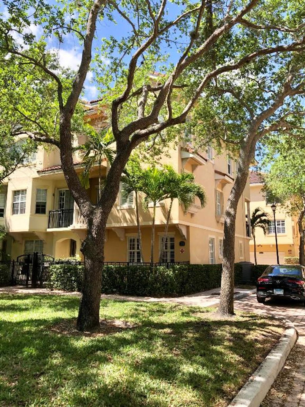 Photo of 2416 San Pietro Circle, Palm Beach Gardens, FL 33410 (MLS # R10980646)