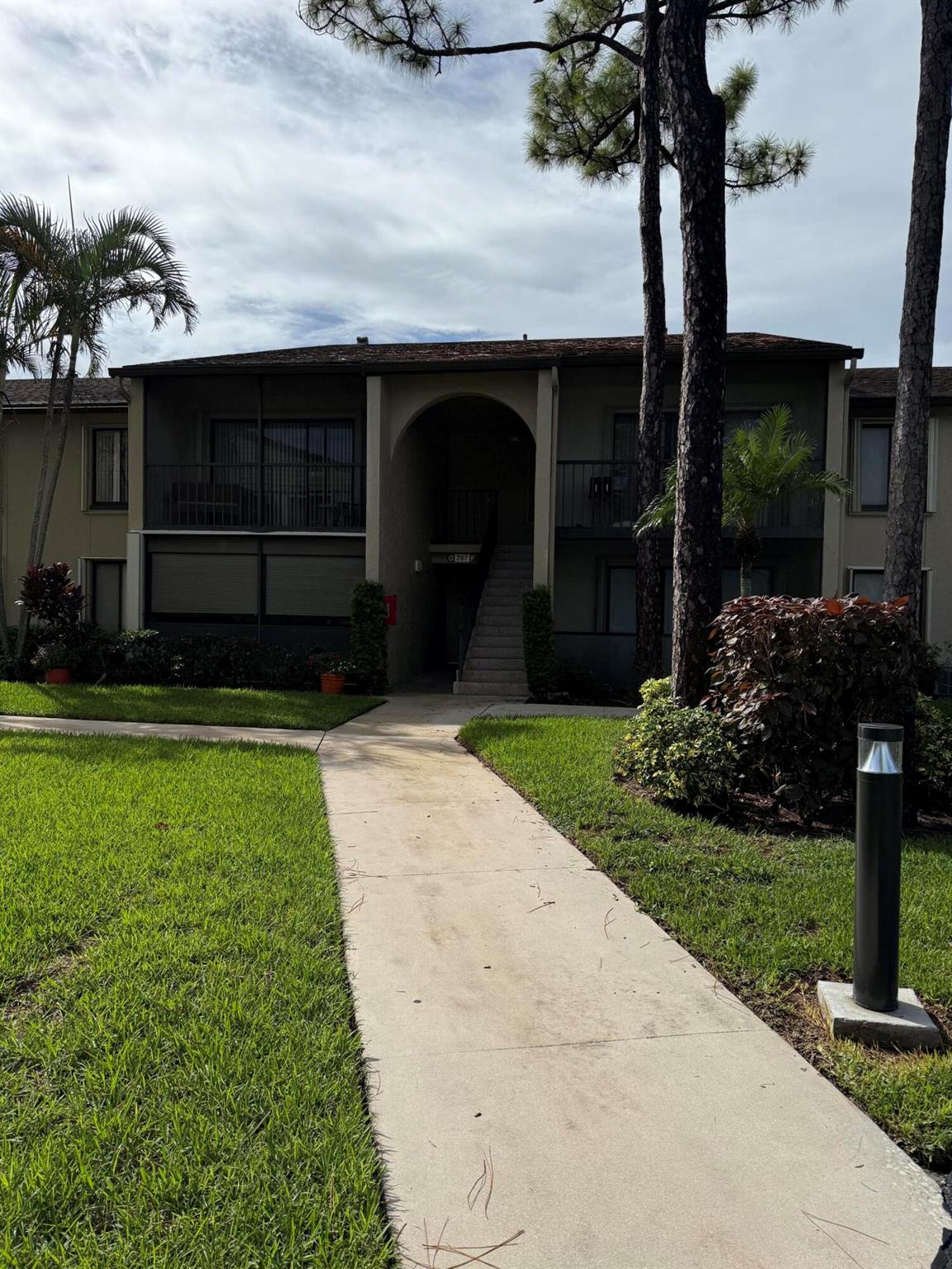 Beautiful condo with a great view. Community has many amenities for you to enjoy - pool, clubhouse, tennis courts, and bocce ball court.