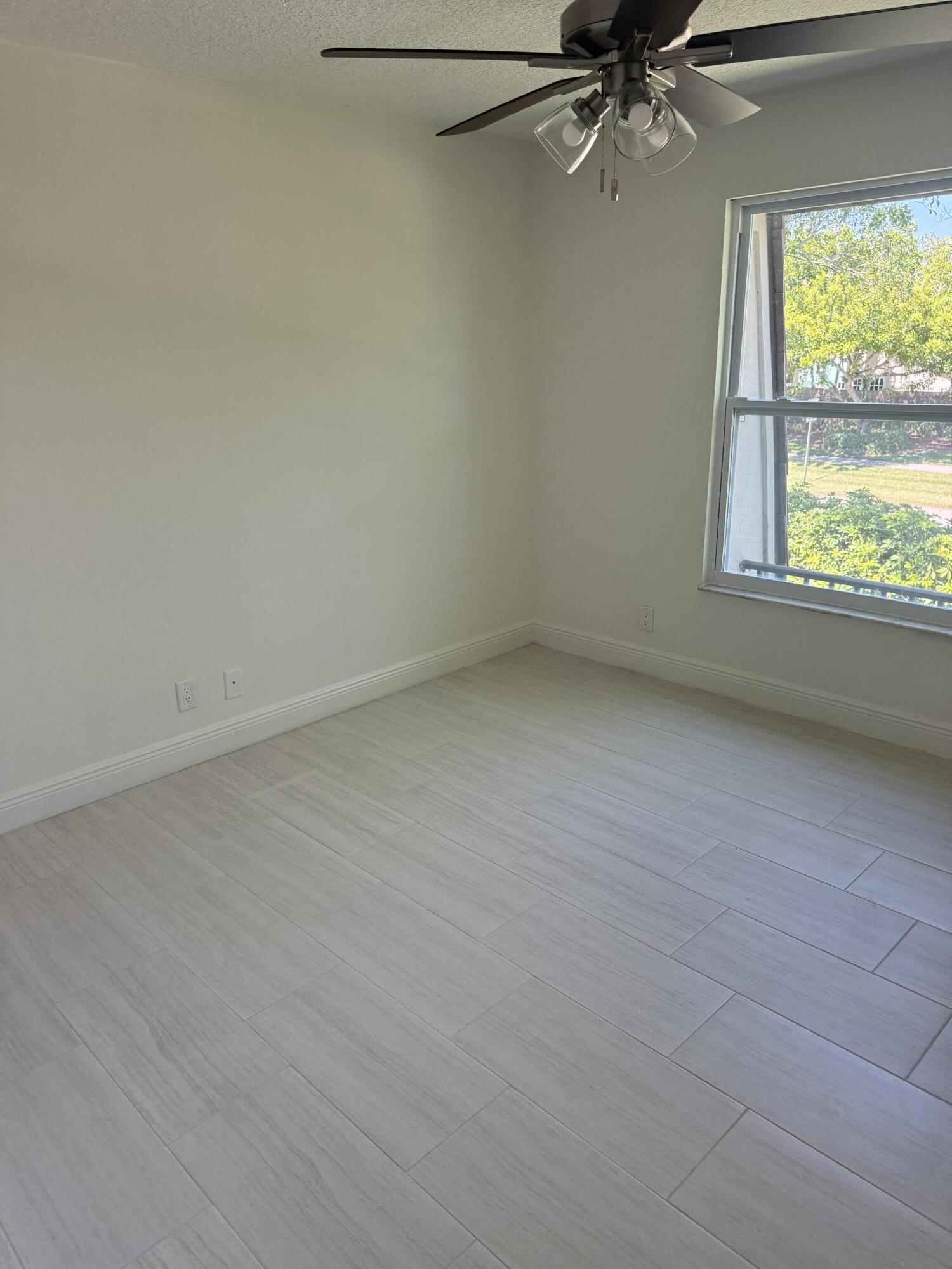 COURTYARDS AT BOCA II - Residential Lease