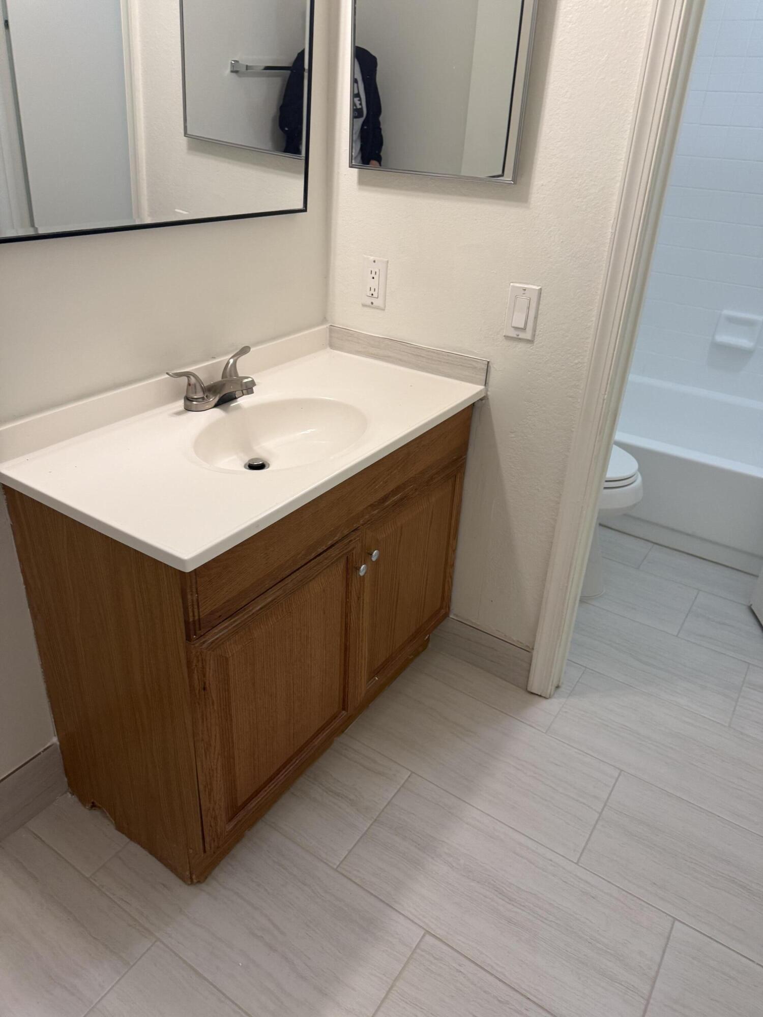 COURTYARDS AT BOCA II - Residential Lease