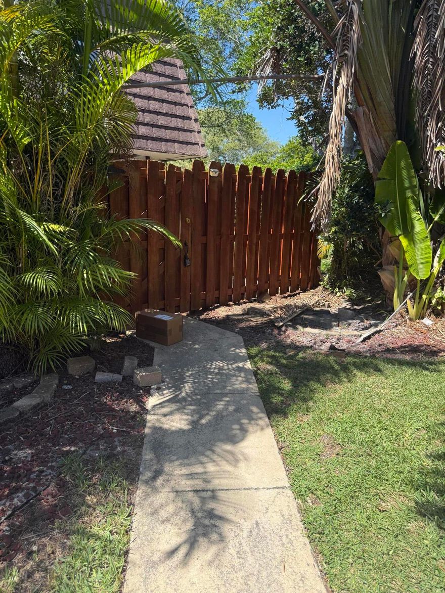 Spacious 3/2 townhouse with new kitchen, tile flooring, with an open layout. The oversized enclosed patio is perfect is for grilling and entertaining. Located just minutes from shopping, dining and more.