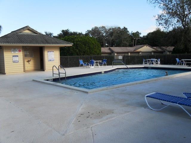 9440 Meadowood Dr 205