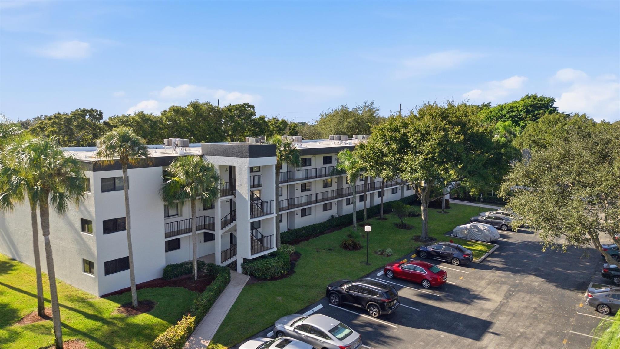 LAKES OF DELRAY WATERSEDG - Residential