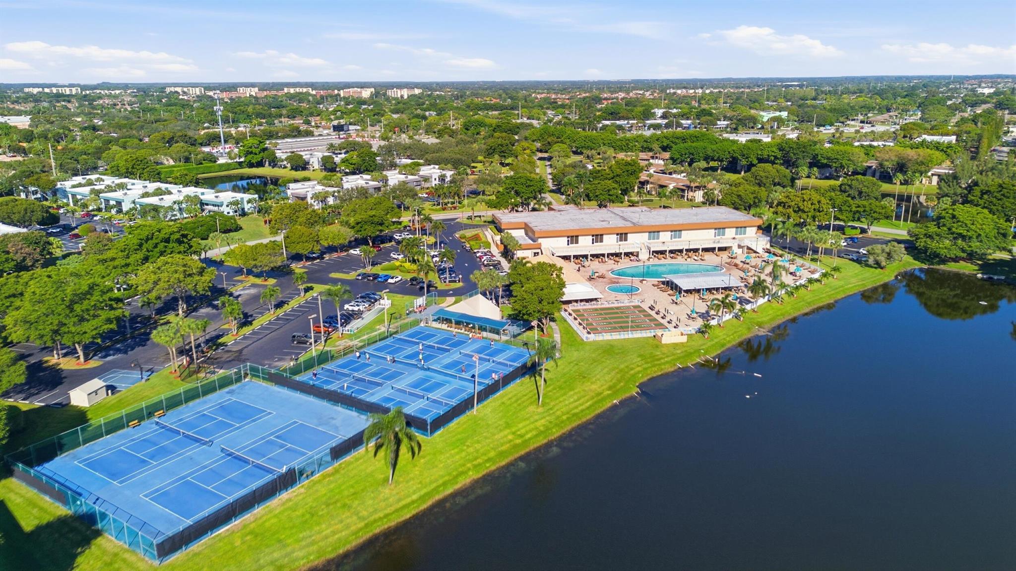 LAKES OF DELRAY WATERSEDG - Residential