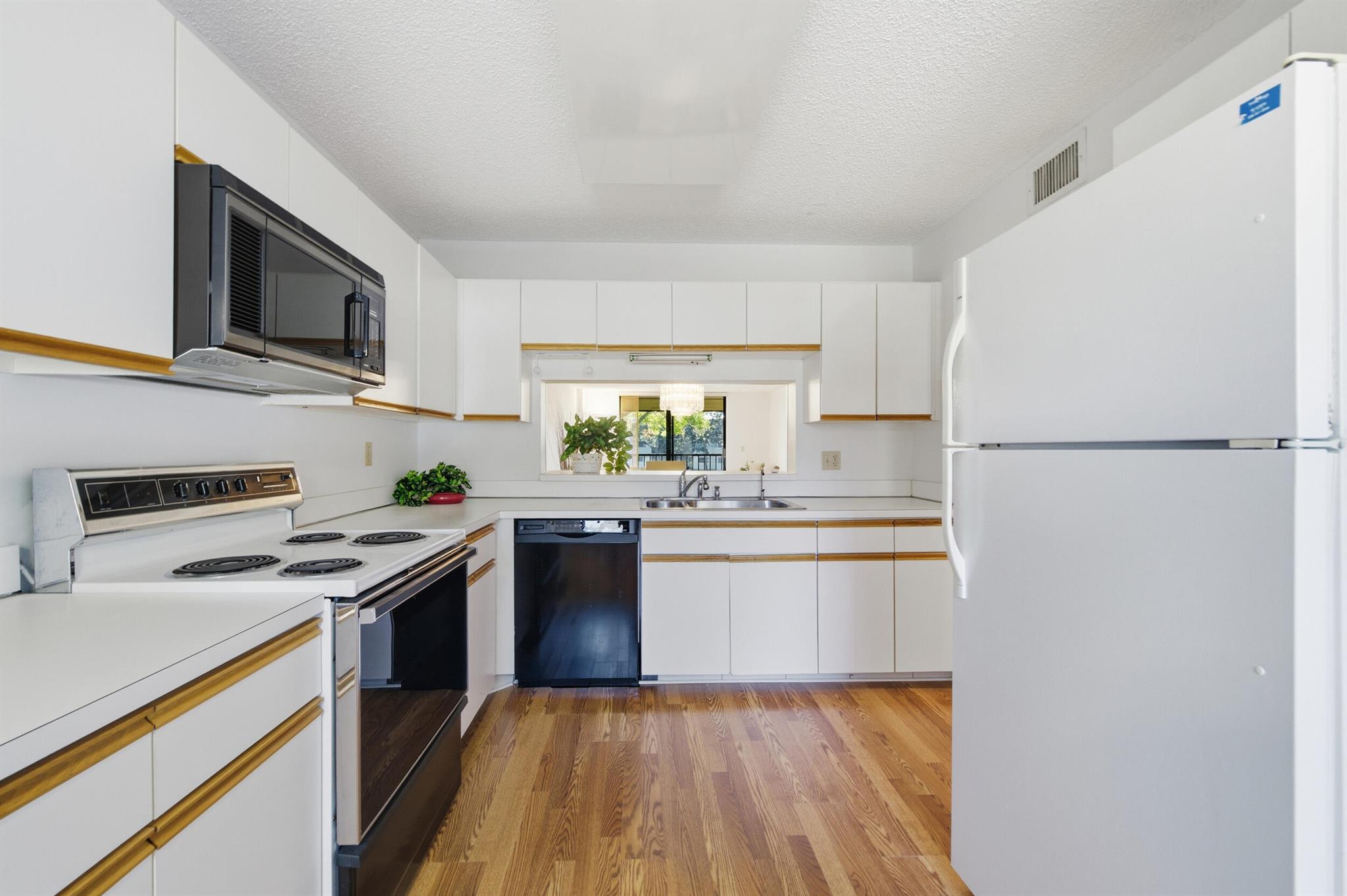 LAKES OF DELRAY WATERSEDG - Residential