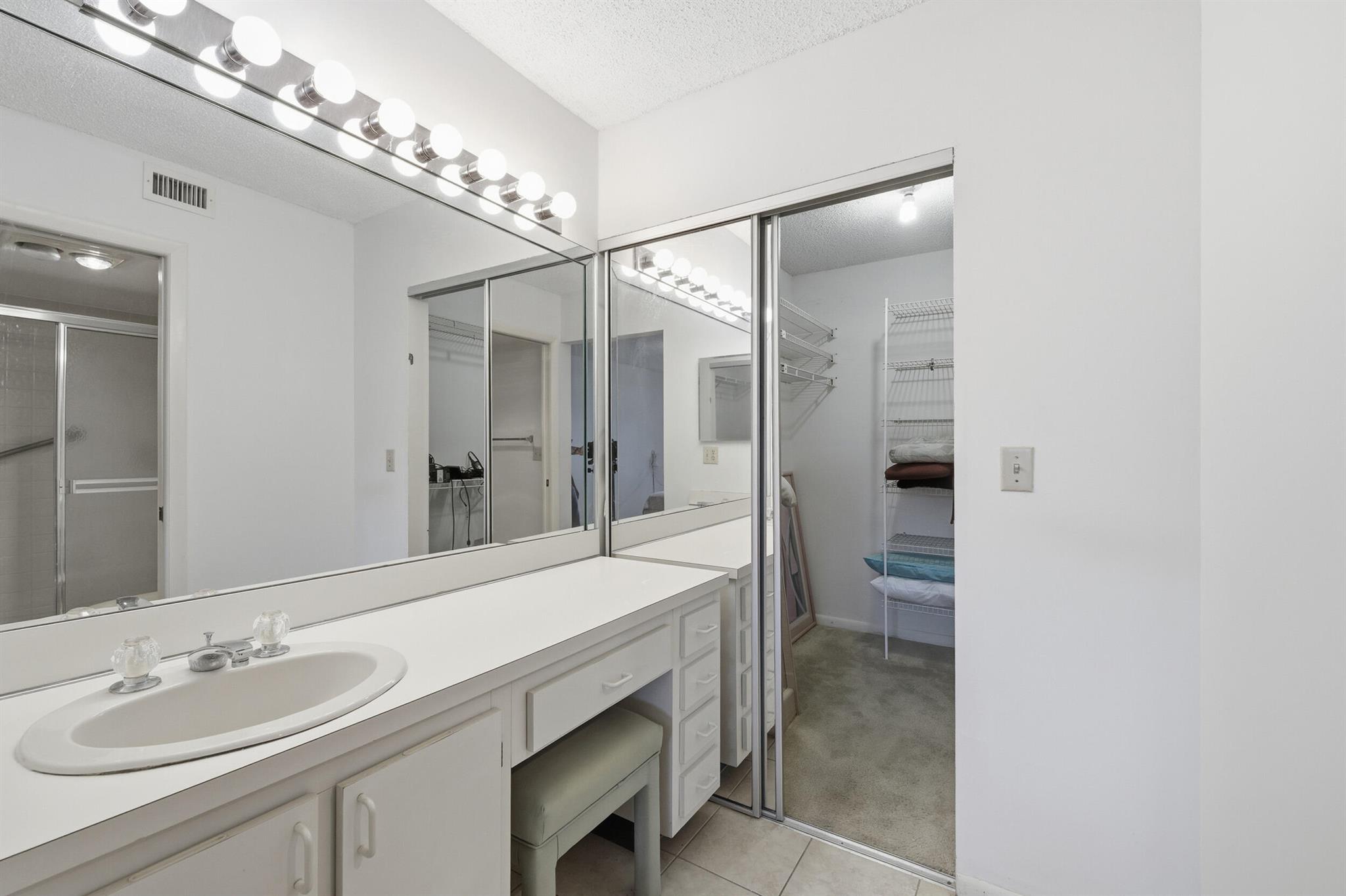 LAKES OF DELRAY WATERSEDG - Residential