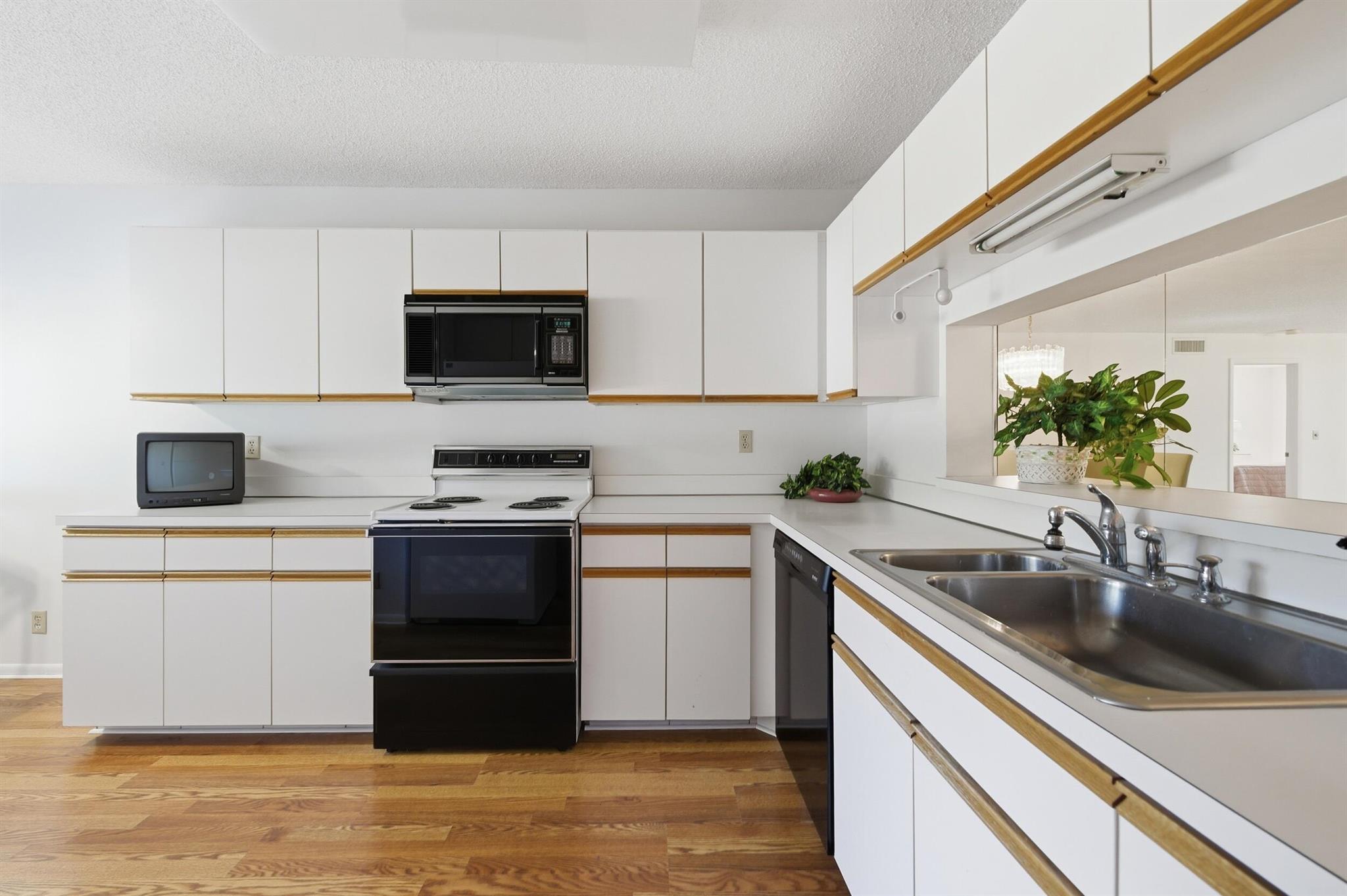 LAKES OF DELRAY WATERSEDG - Residential