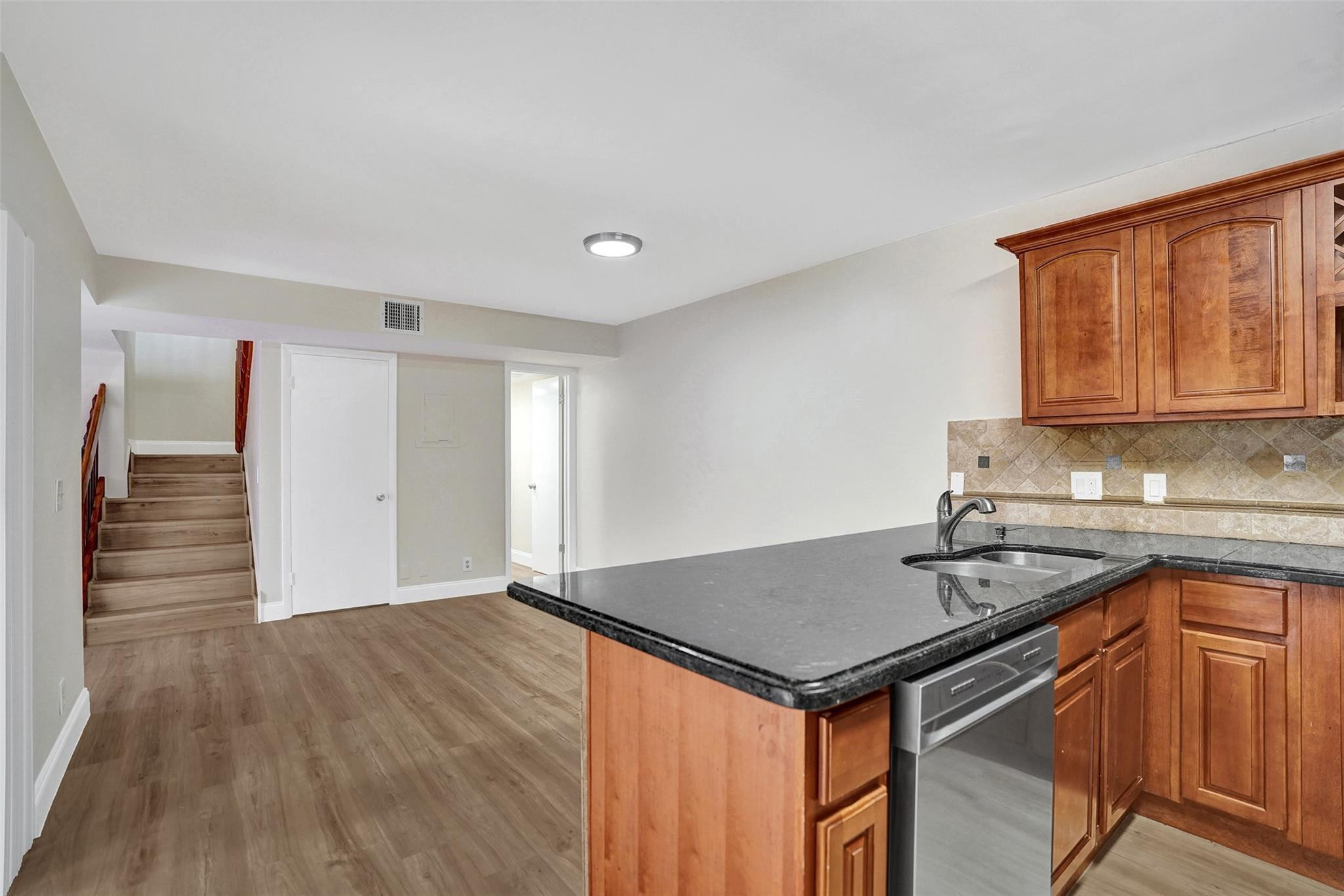 Springtree Lakes 79-12 B - Residential Lease