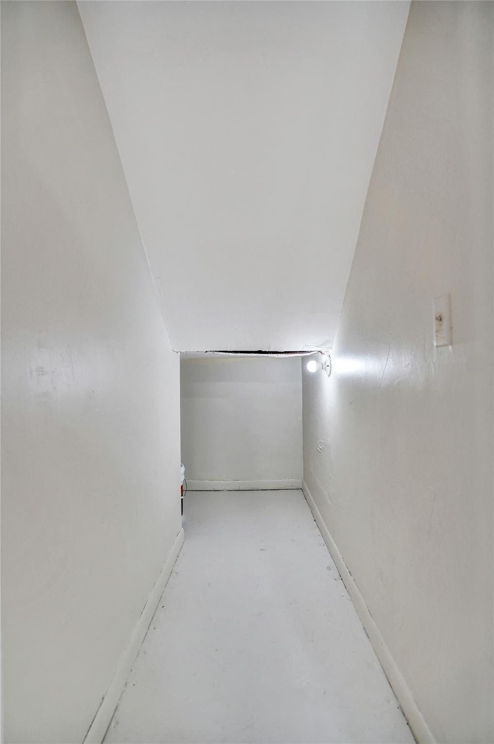 Springtree Lakes 79-12 B - Residential Lease