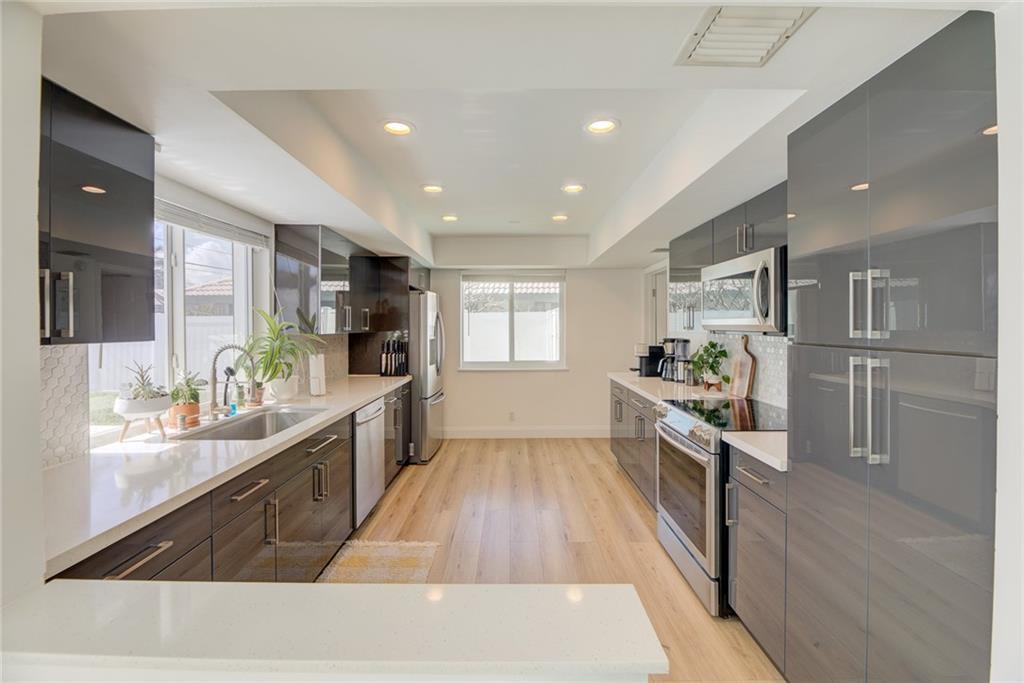 IMPERIAL POINT 2 SEC - Residential