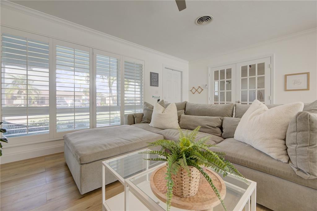 IMPERIAL POINT 2 SEC - Residential