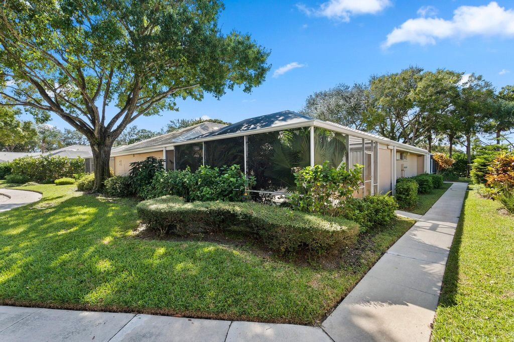 Photo of 802 Sun Terrace Court, Palm Beach Gardens, FL 33403 (MLS # R10841766)