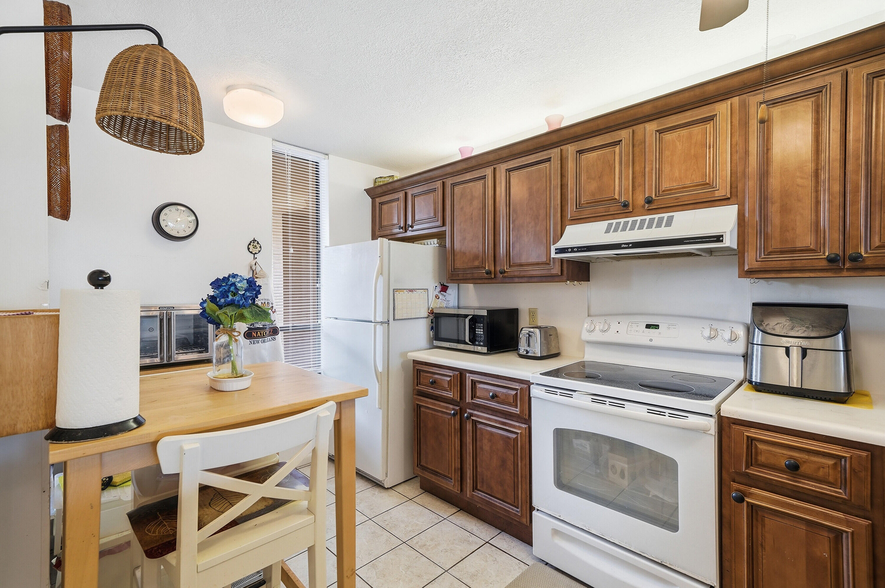 6618 Coral Lake Drive 206, Margate, FL, 33063/$239,000 3 6618 Coral Lake Drive 206