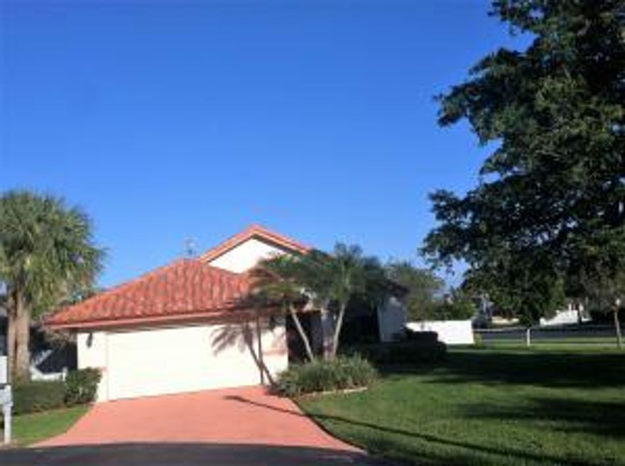 BEAUTIFUL 3 BEDROOMS 2 BATH 2 CAR GARAGE SPLIT PLAN, CUL-DE-SAC, CORNER LOT, SCREENED PATIO. IN A GATED COMMUNITY....SHOWS GREAT.....SHOW AND RENT, THIS ONE WON'T LAST....