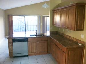 EXECUTIVE ESTATES - Residential Lease