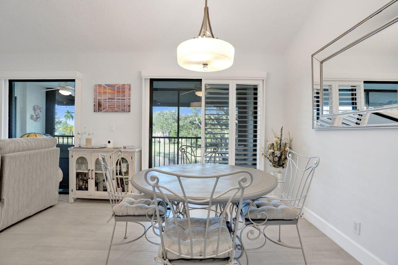 4 Lexington Lane E G