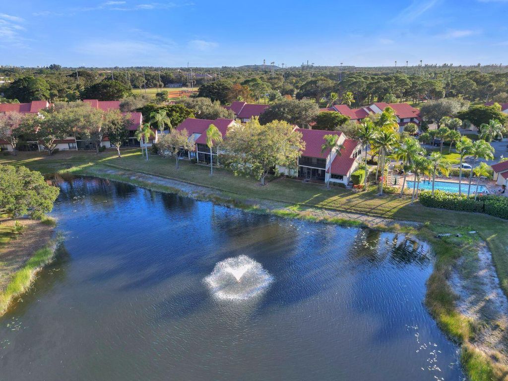 Photo of 4 Lexington Lane E #G, Palm Beach Gardens, FL 33418 (MLS # R11152000)