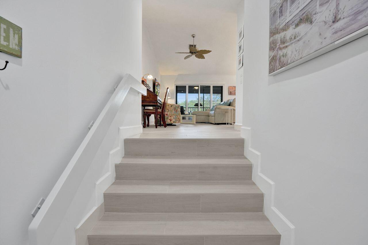 4 Lexington Lane E G