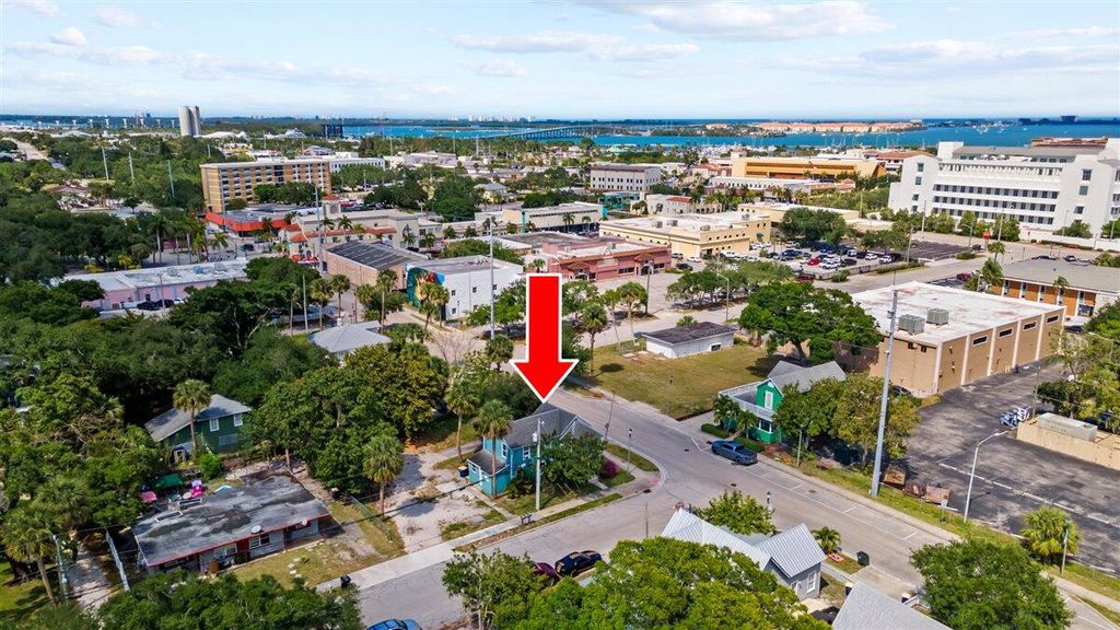 Photo of 700 Boston Avenue, Fort Pierce, FL 34950 (MLS # R11082464)